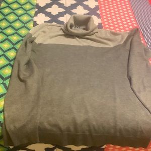 Selling sweater size L